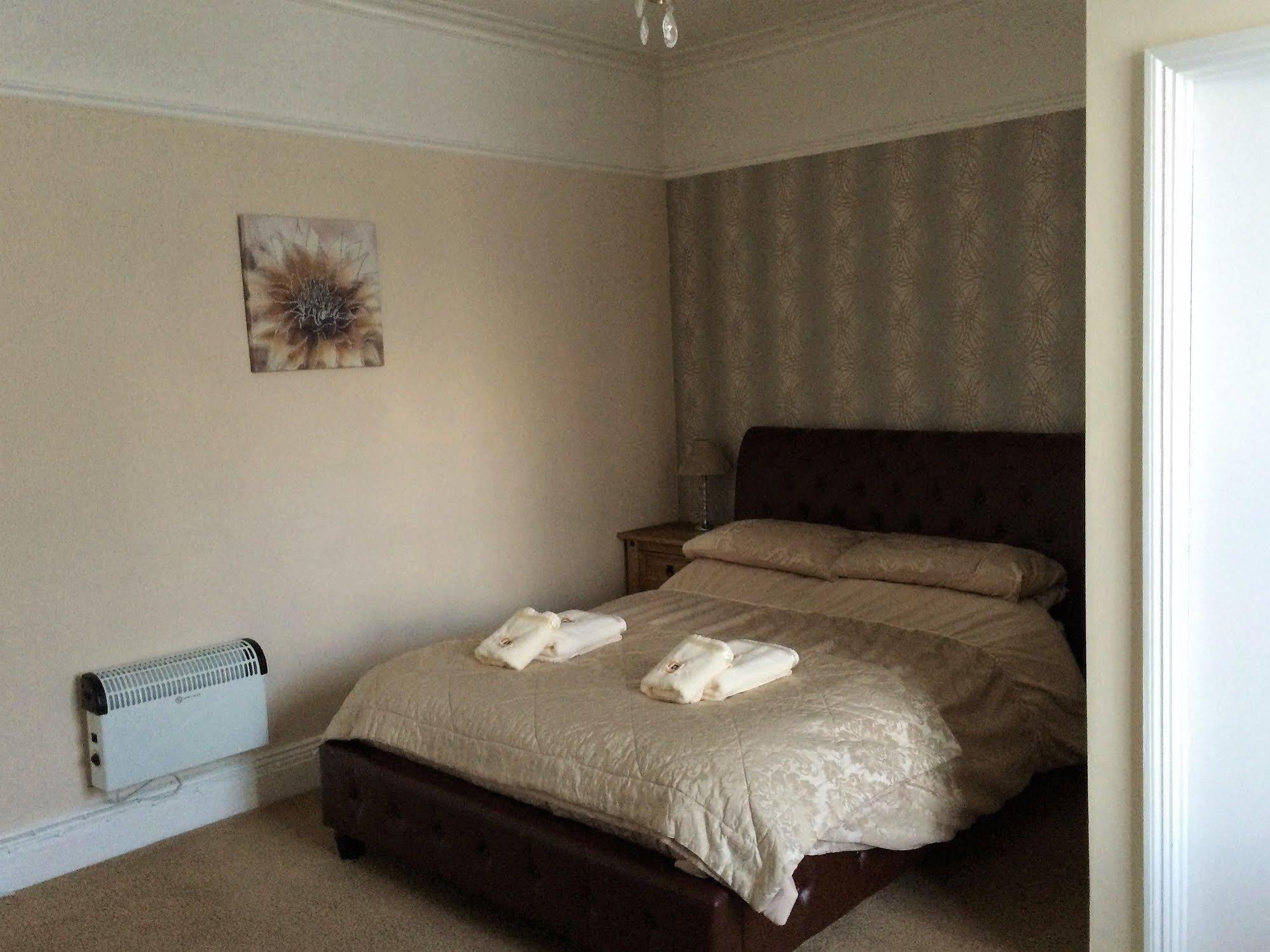 Hilbury Court Hotel Trowbridge Extérieur photo
