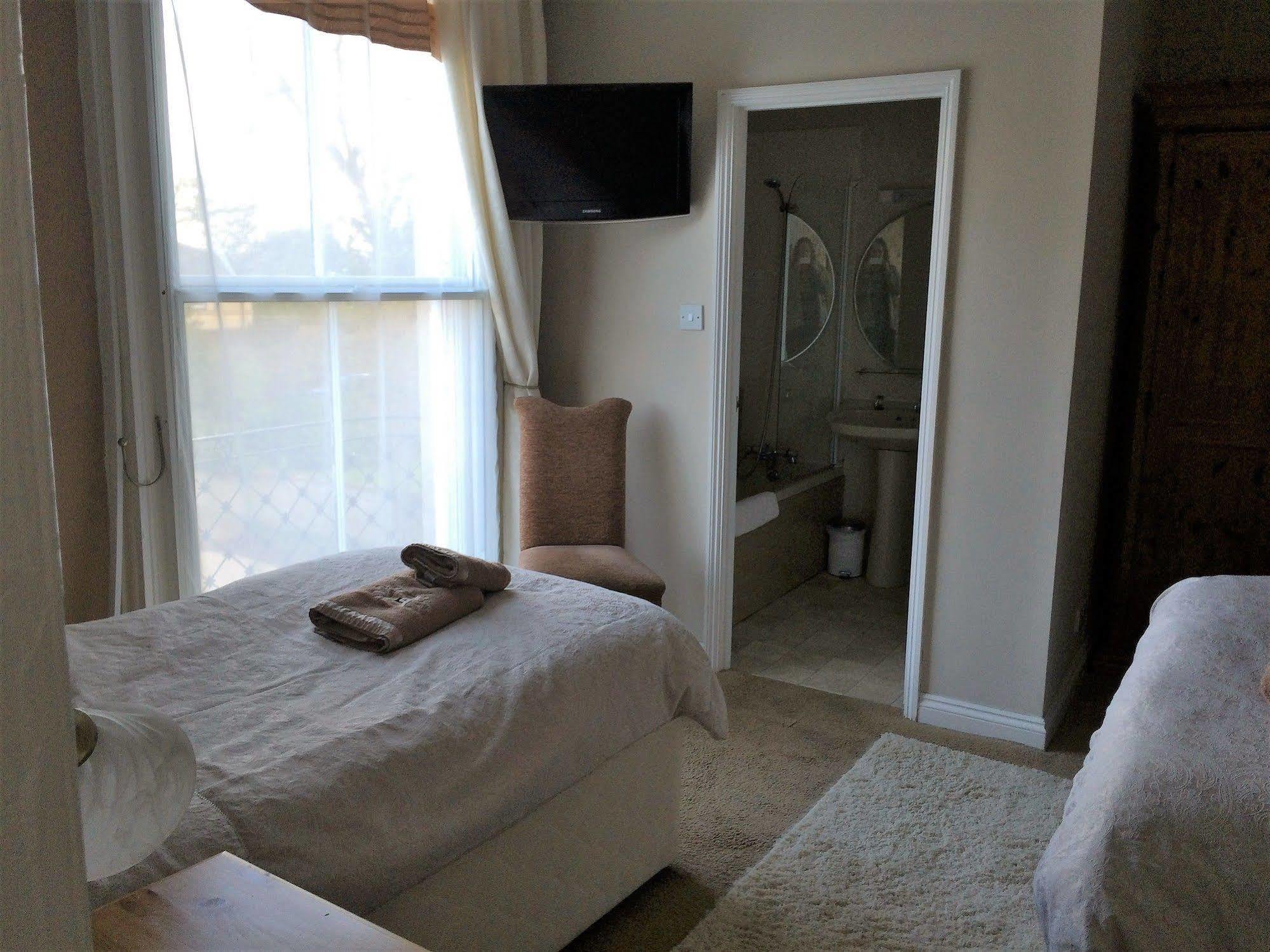 Hilbury Court Hotel Trowbridge Extérieur photo
