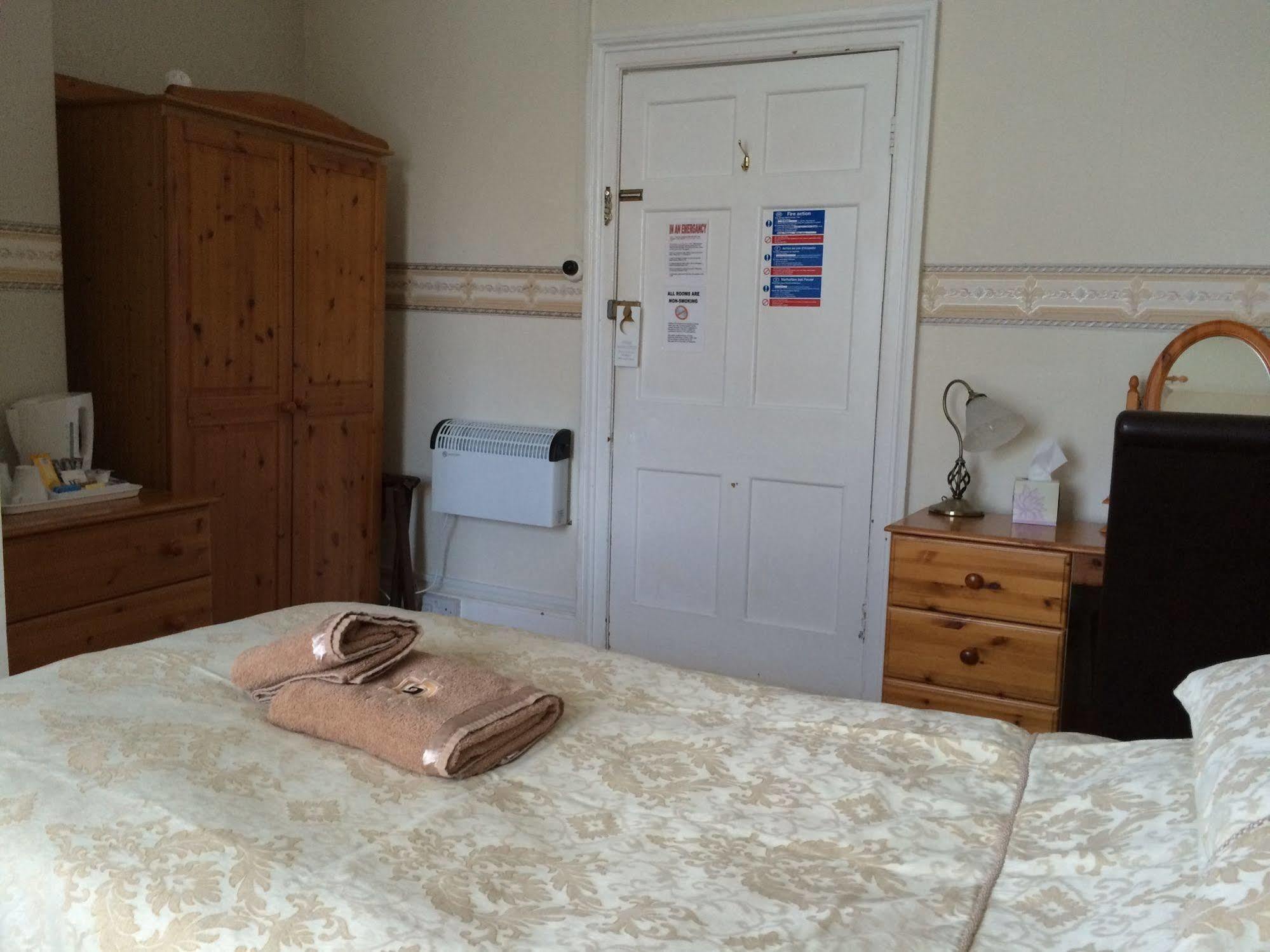 Hilbury Court Hotel Trowbridge Extérieur photo