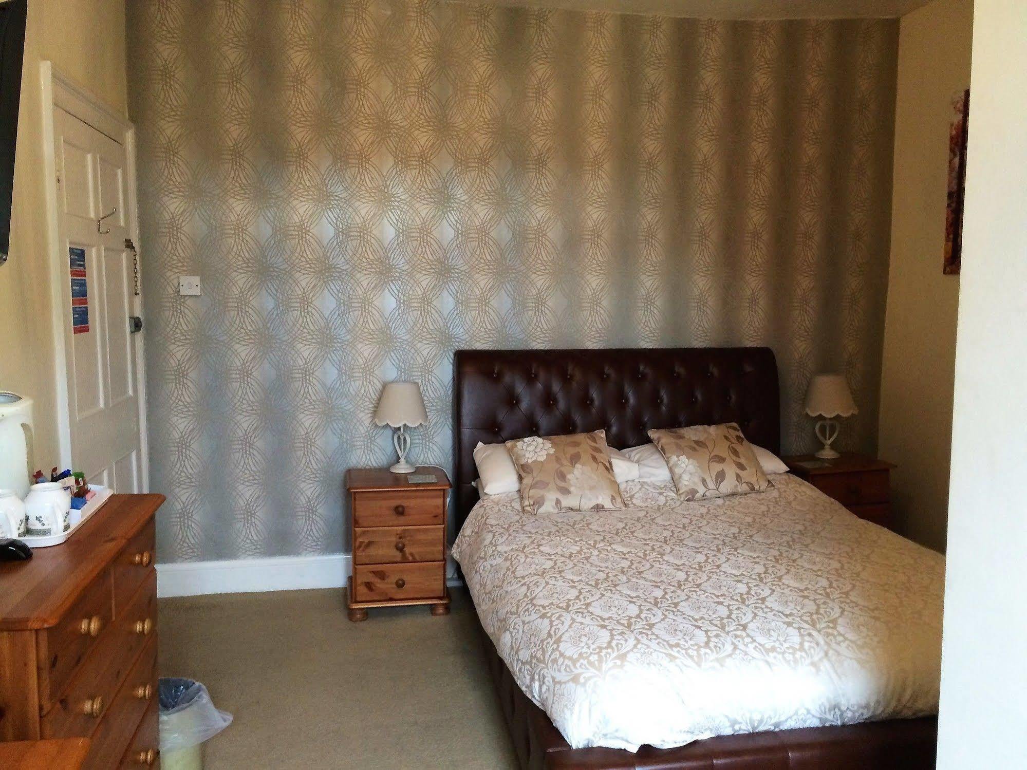 Hilbury Court Hotel Trowbridge Extérieur photo