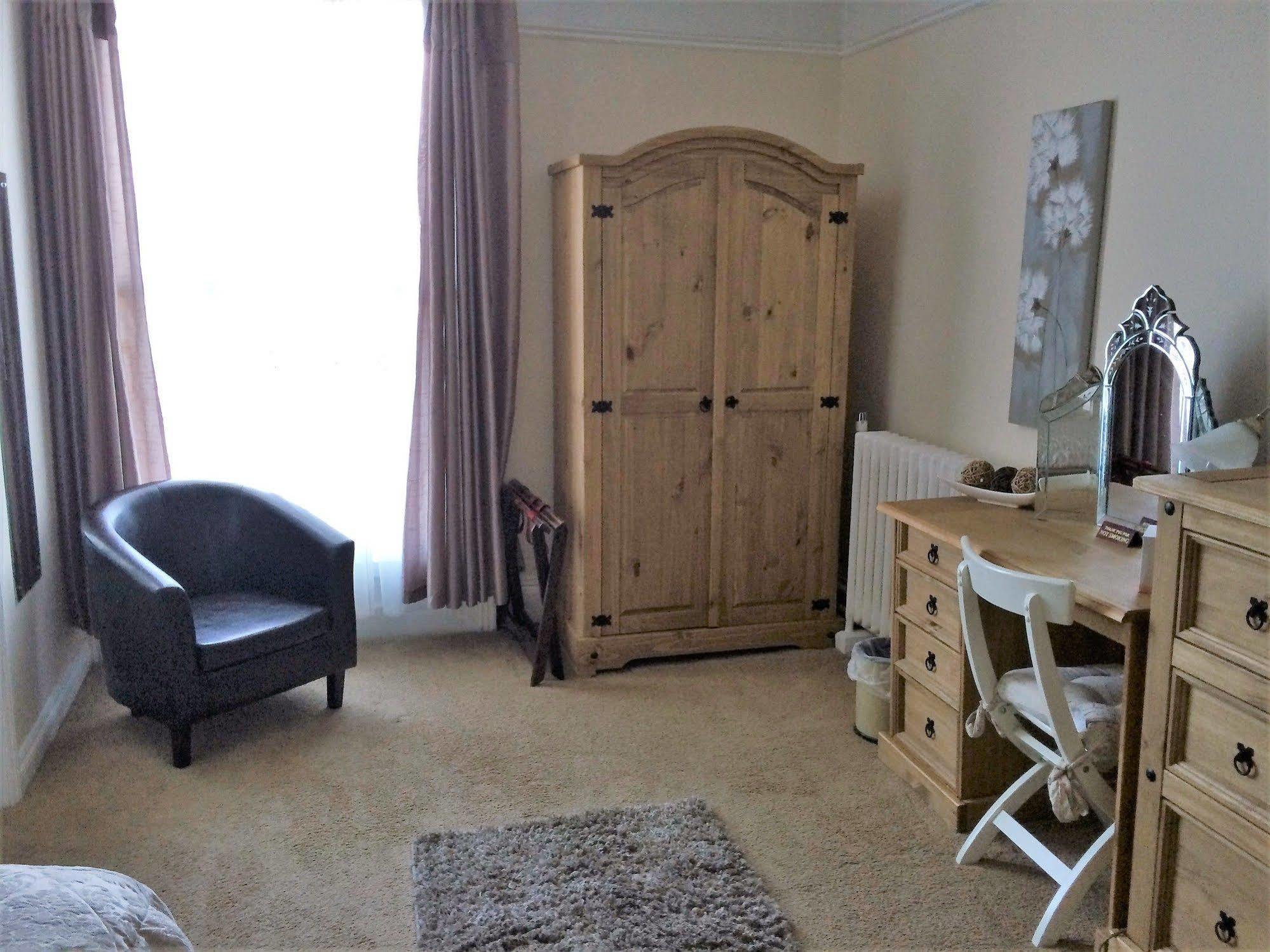 Hilbury Court Hotel Trowbridge Extérieur photo