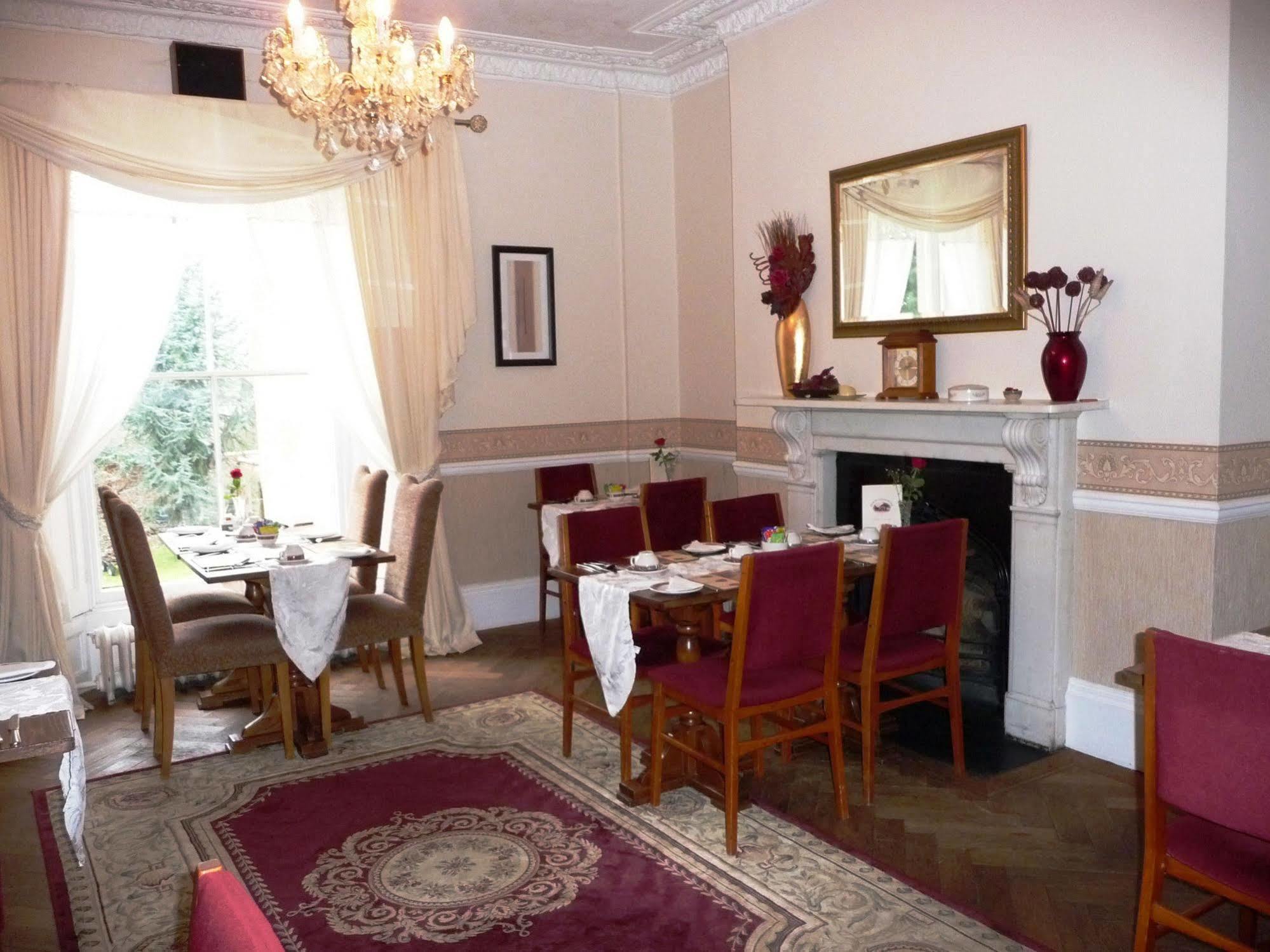 Hilbury Court Hotel Trowbridge Extérieur photo